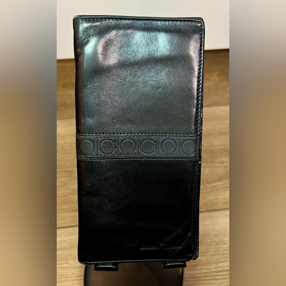SALVATORE FERRAGAMO Ganchini Leather Wallet in Black - EUC - Picture 2 of 11